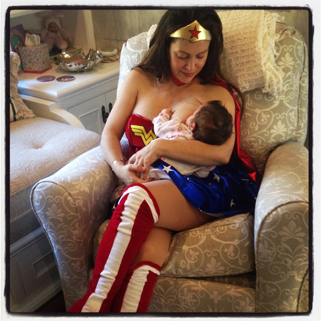 Alyssa-2BMilano-2Bbreastfeeding